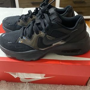 Women’s Nike Black Sneakers